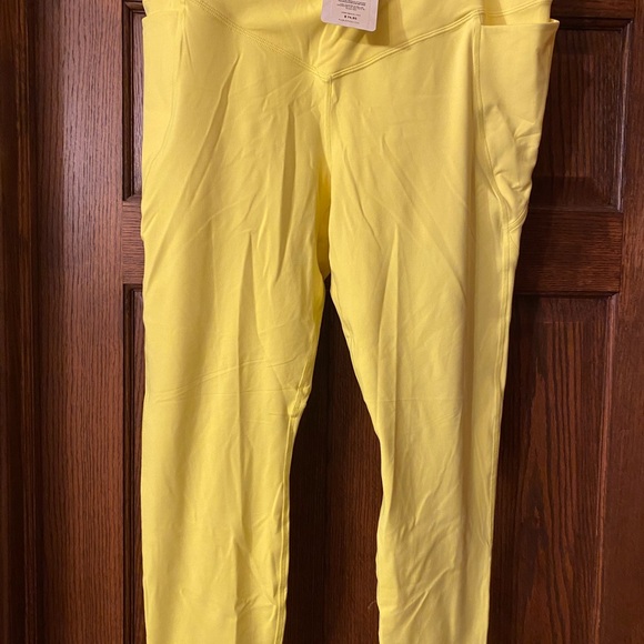 Fabletics Oasis PureLux High Waisted Cross OverLeggings NWT - Picture 4 of 5